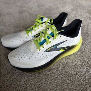 NWOT Brooks Men's Hyperion Max 1